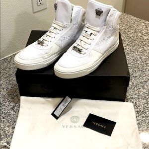 Men’s Versace hi top sneakers!
